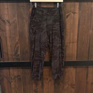 Lululemon Align Jogger Crop *23" Incognito Camo Women's Size 8
